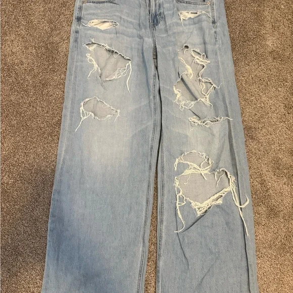 American Eagle Outfitters Light Blue Distressed Boyfriend Jeans - Picture 1 of 3